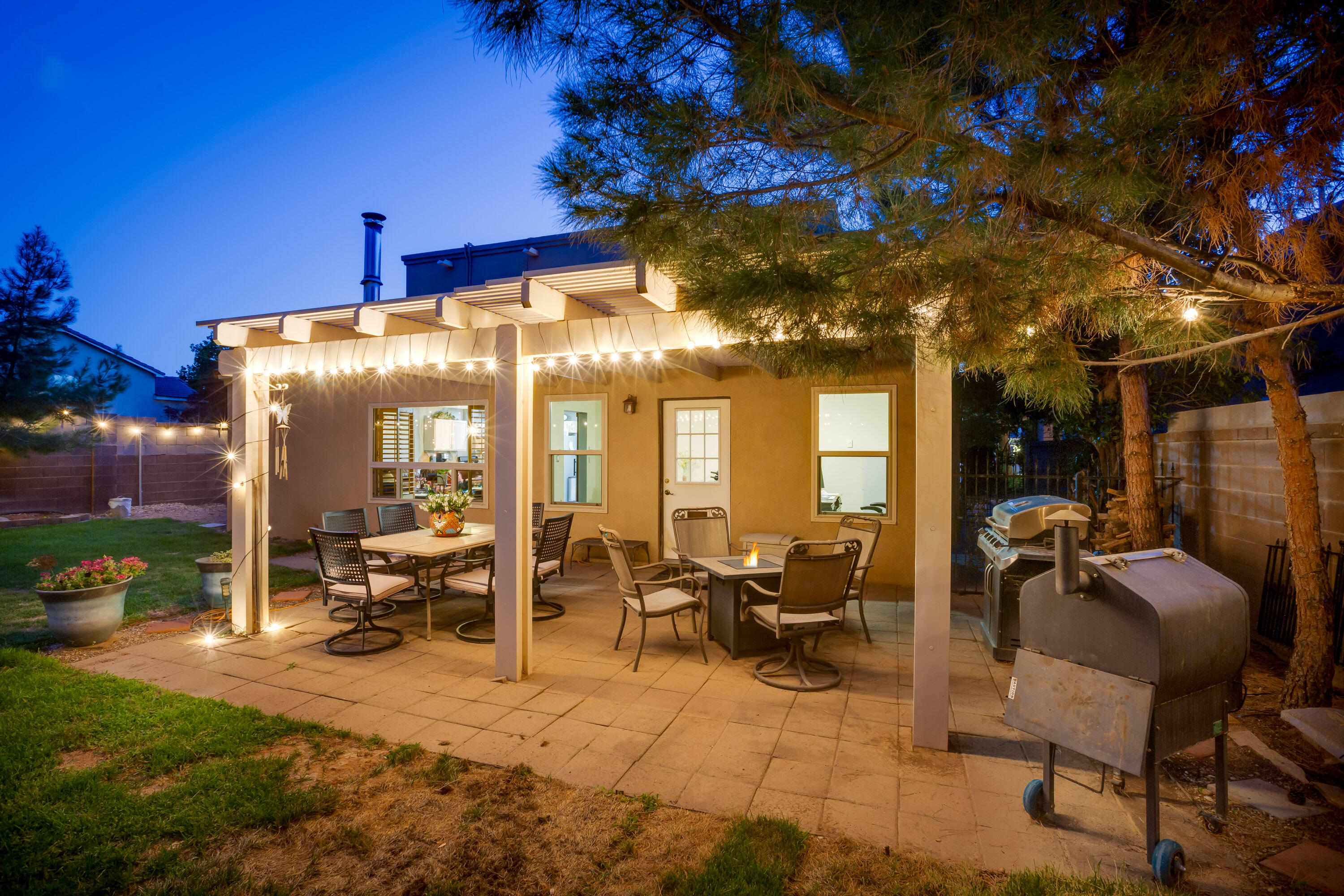 8400 MANUEL CIA Place NE