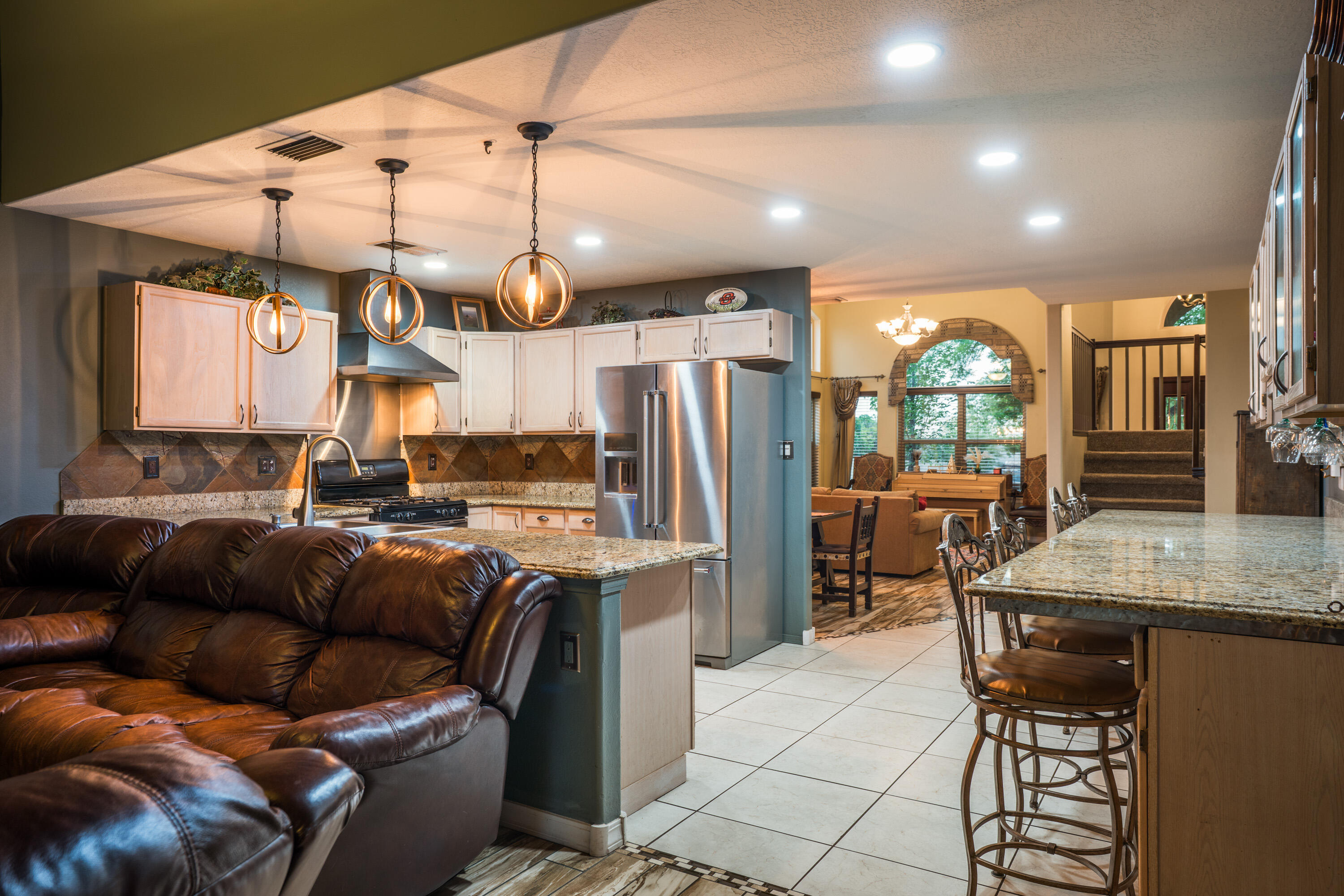 8400 MANUEL CIA Place NE