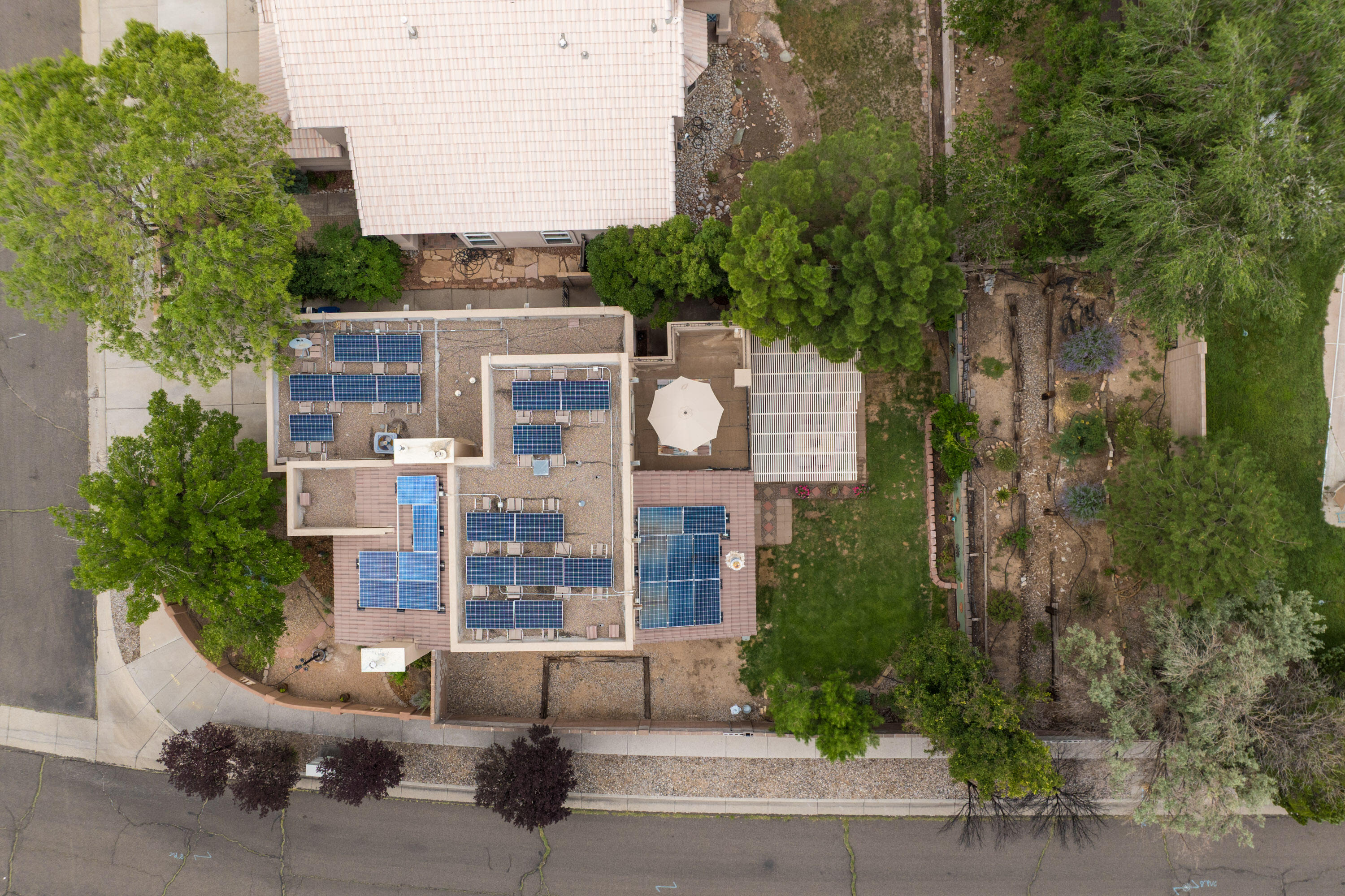 8400 MANUEL CIA Place NE