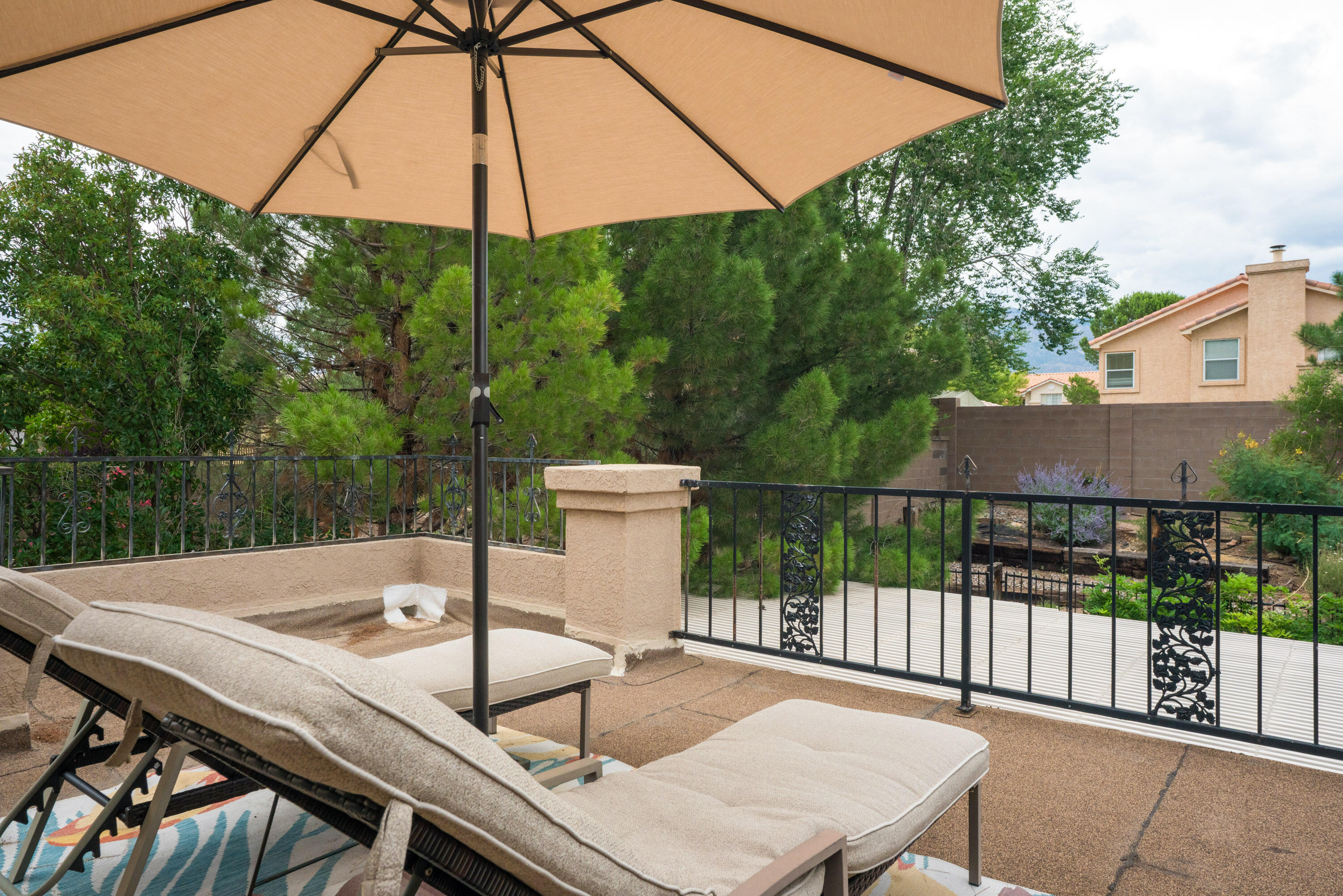 8400 MANUEL CIA Place NE