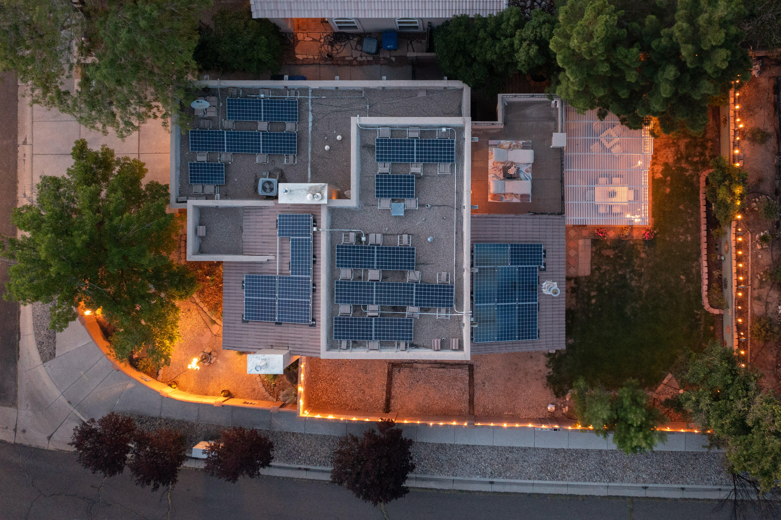 8400 MANUEL CIA Place NE