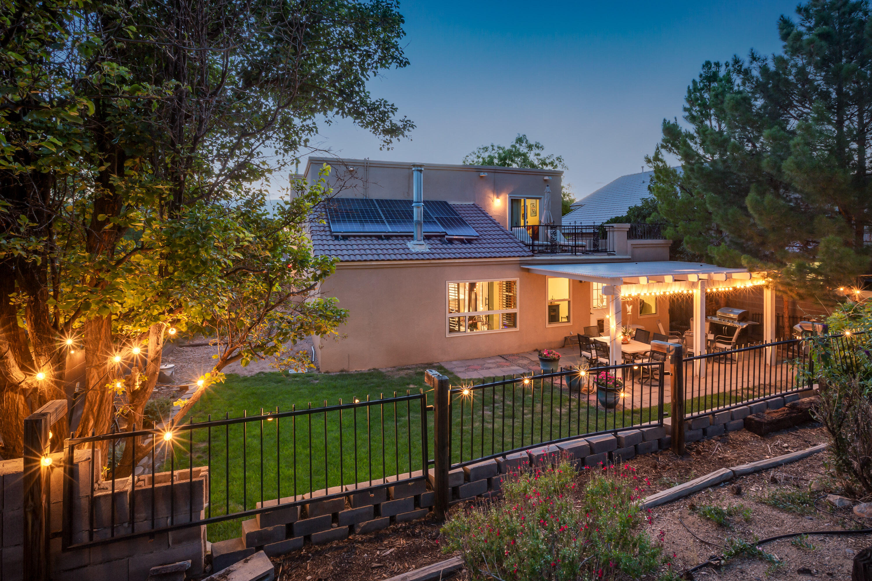 8400 MANUEL CIA Place NE