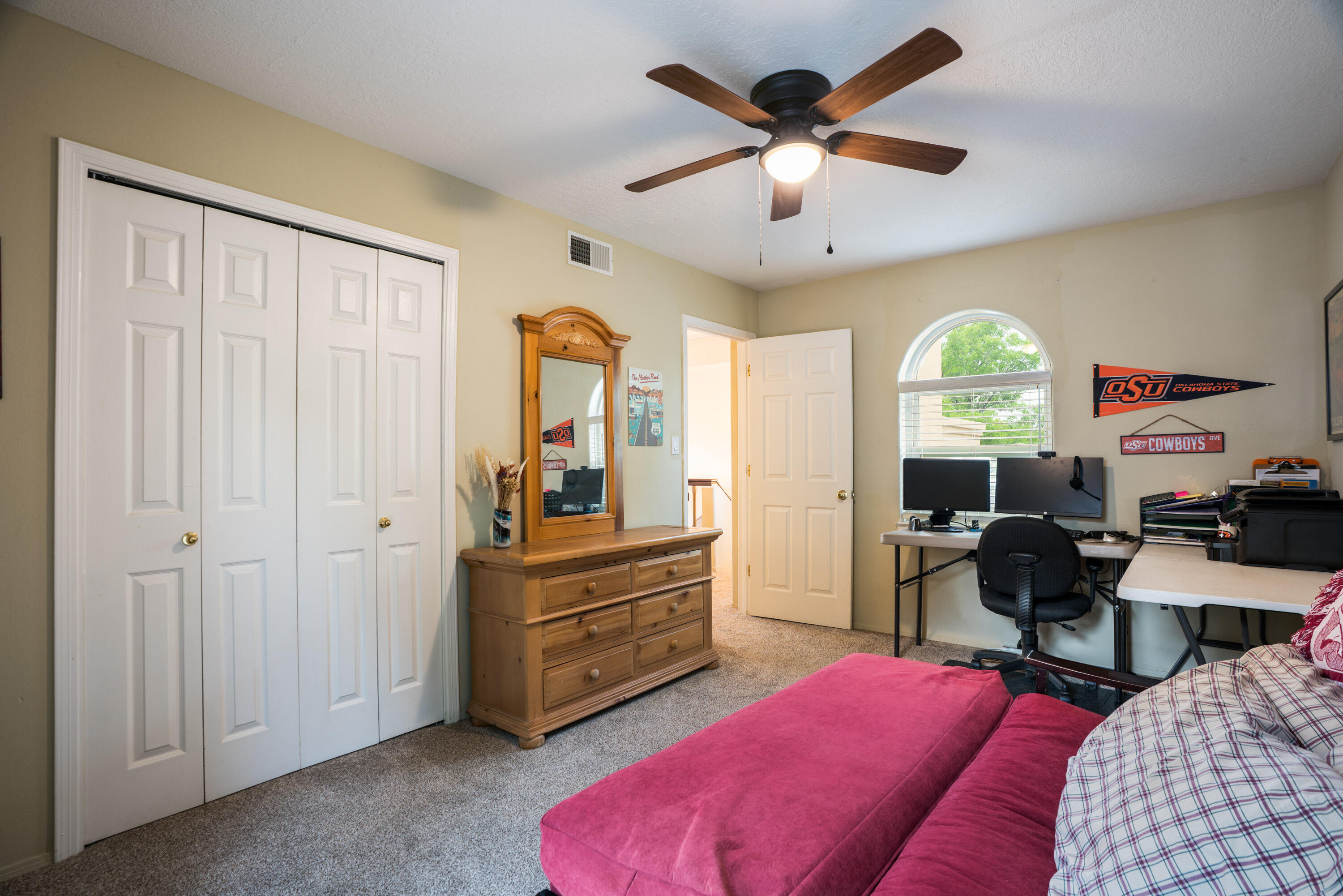 8400 MANUEL CIA Place NE