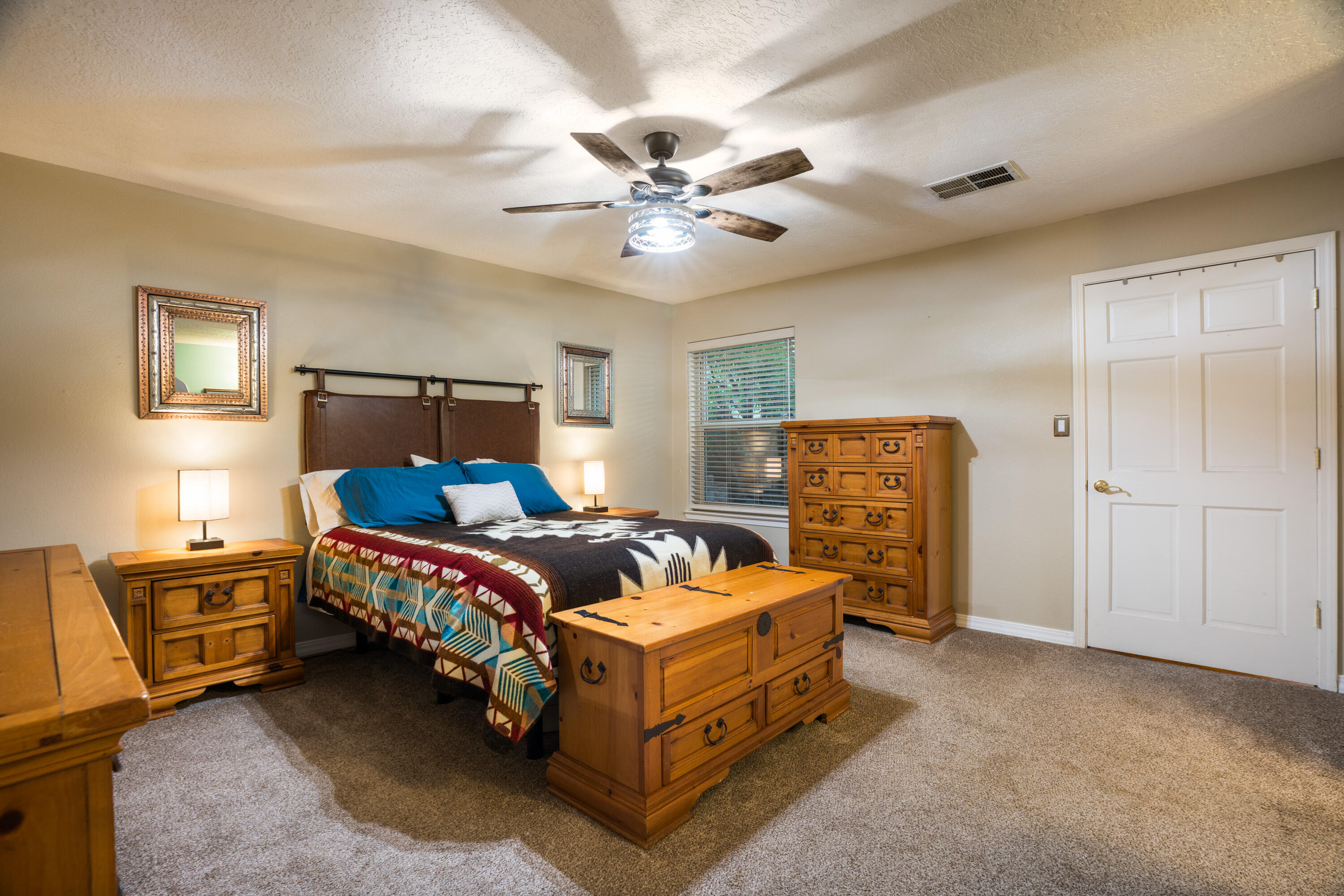 8400 MANUEL CIA Place NE