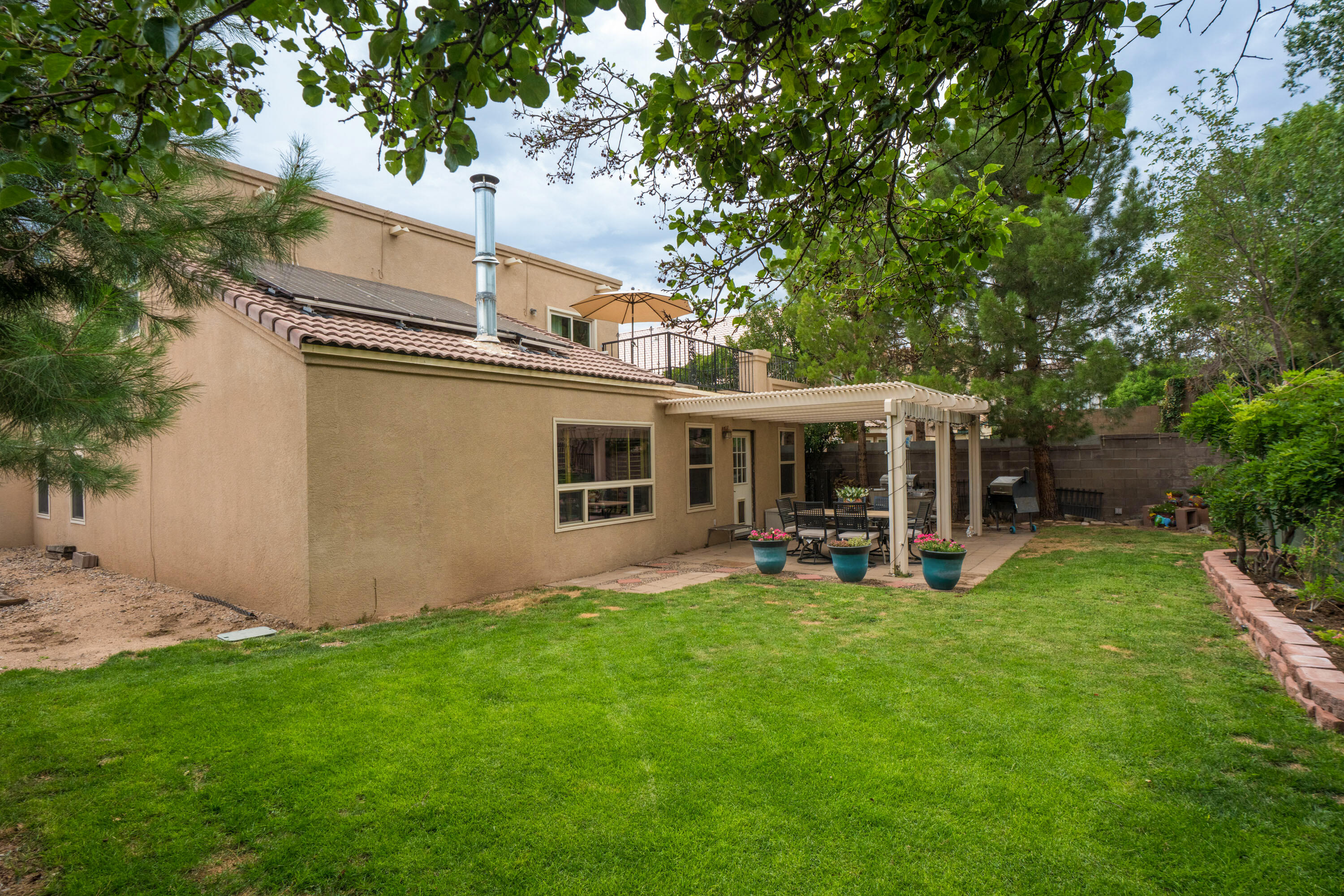 8400 MANUEL CIA Place NE