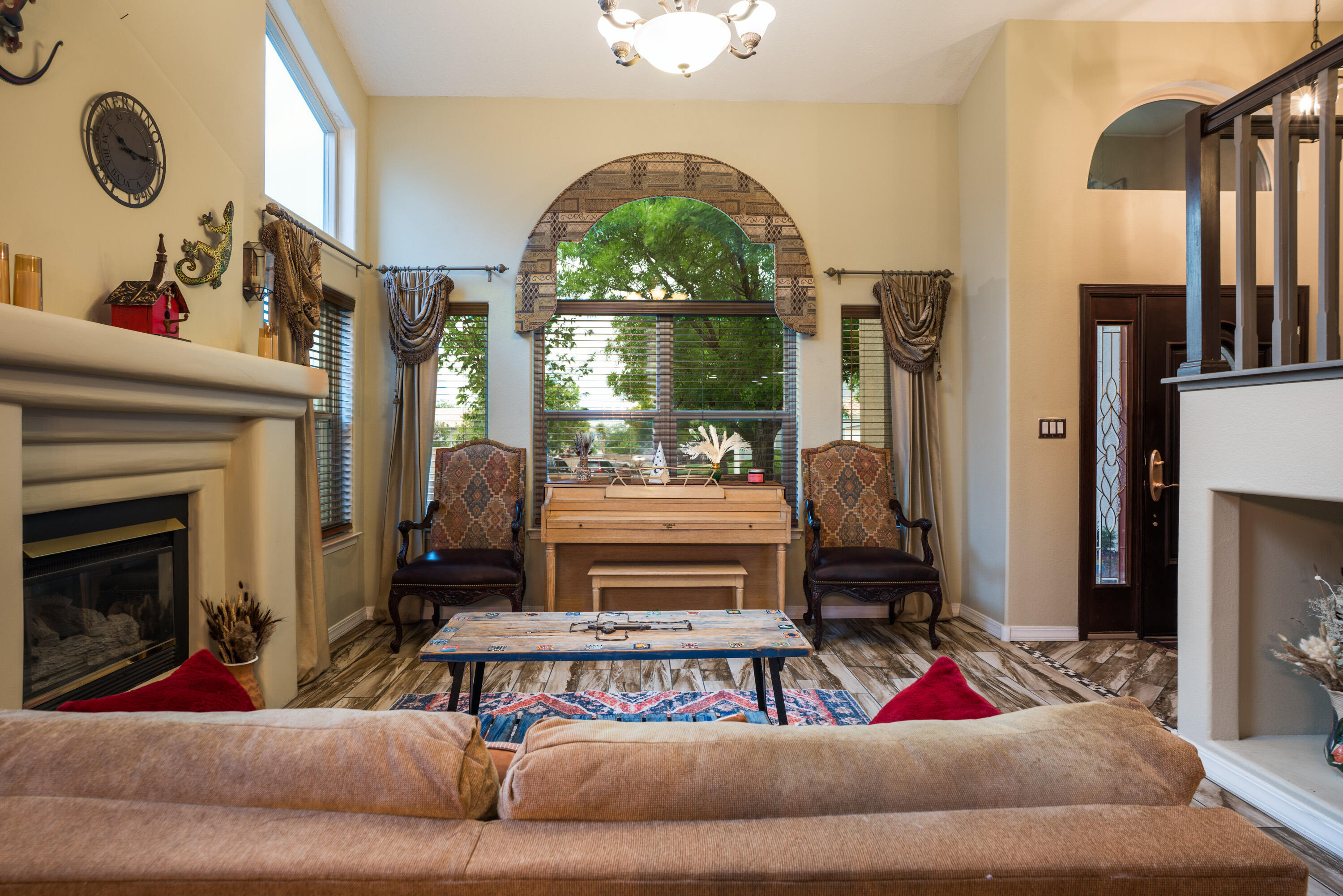 8400 MANUEL CIA Place NE