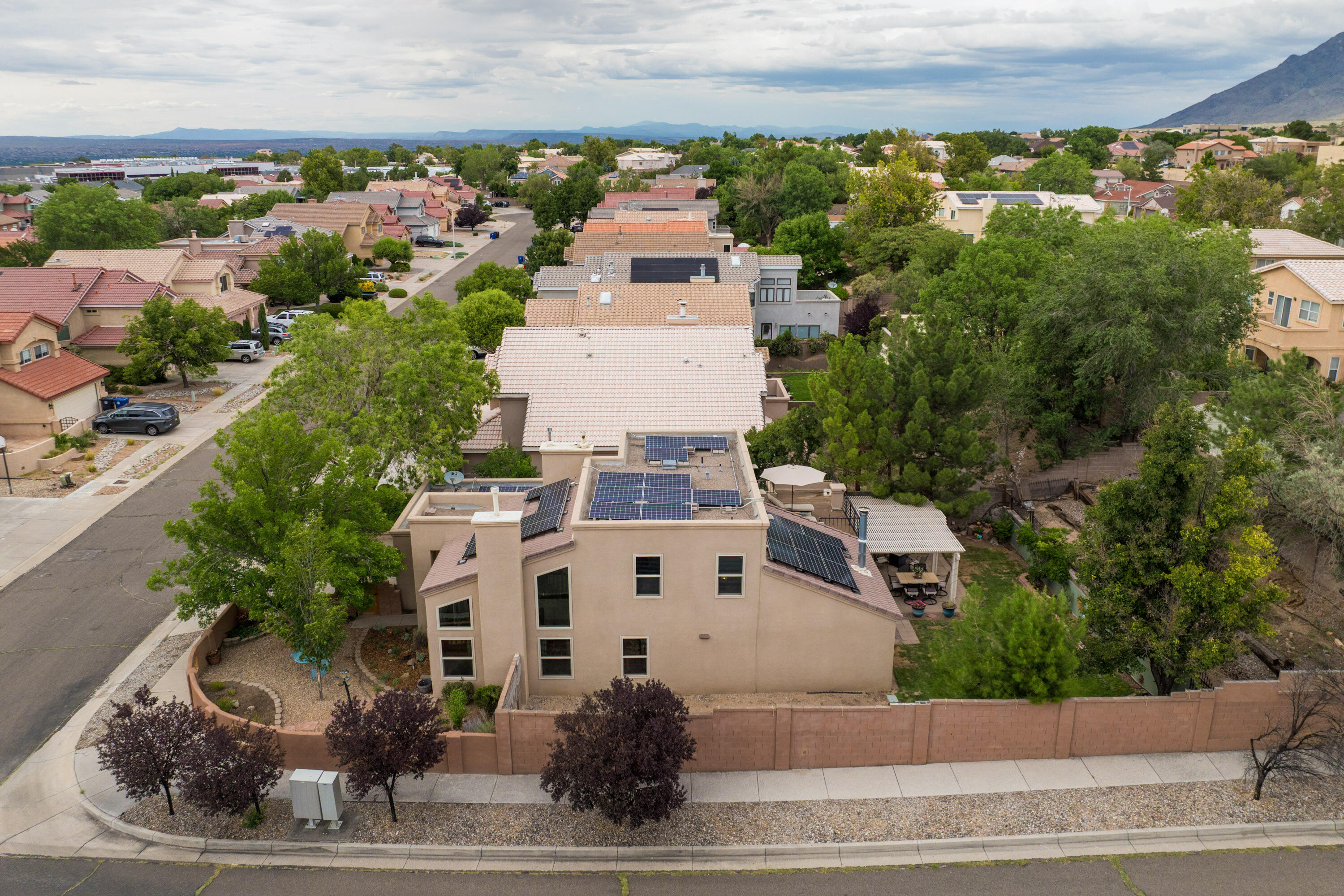 8400 MANUEL CIA Place NE