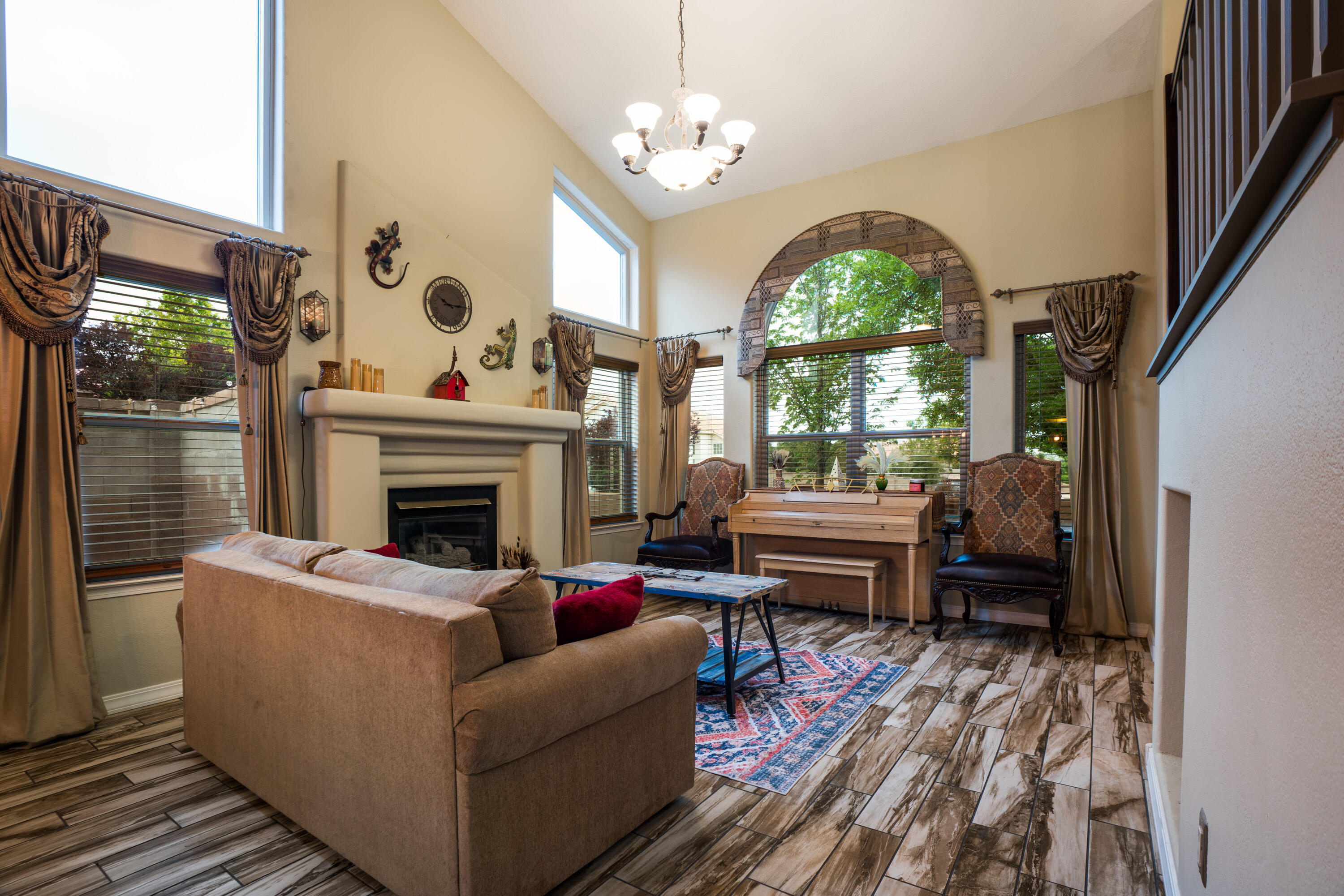 8400 MANUEL CIA Place NE