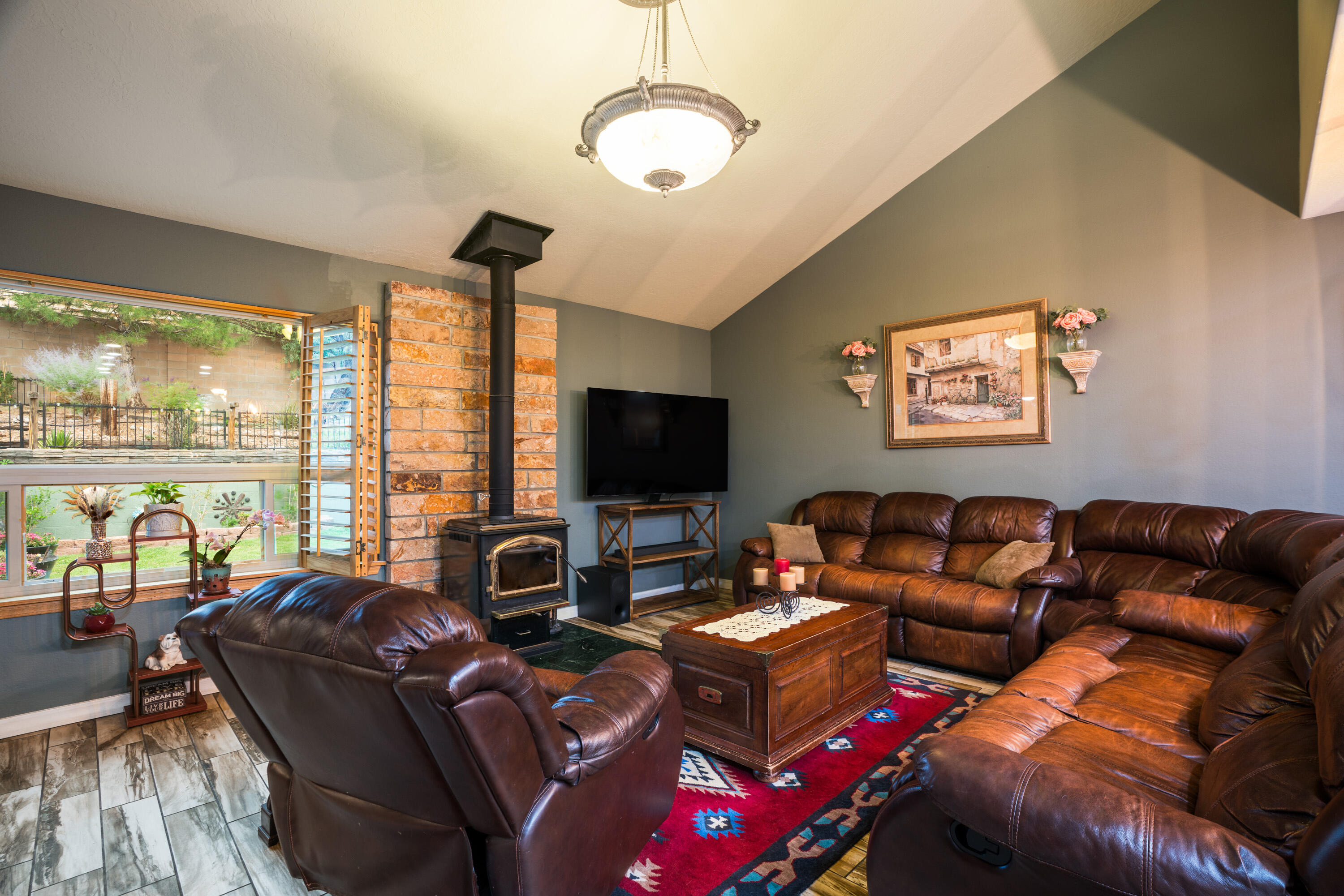 8400 MANUEL CIA Place NE