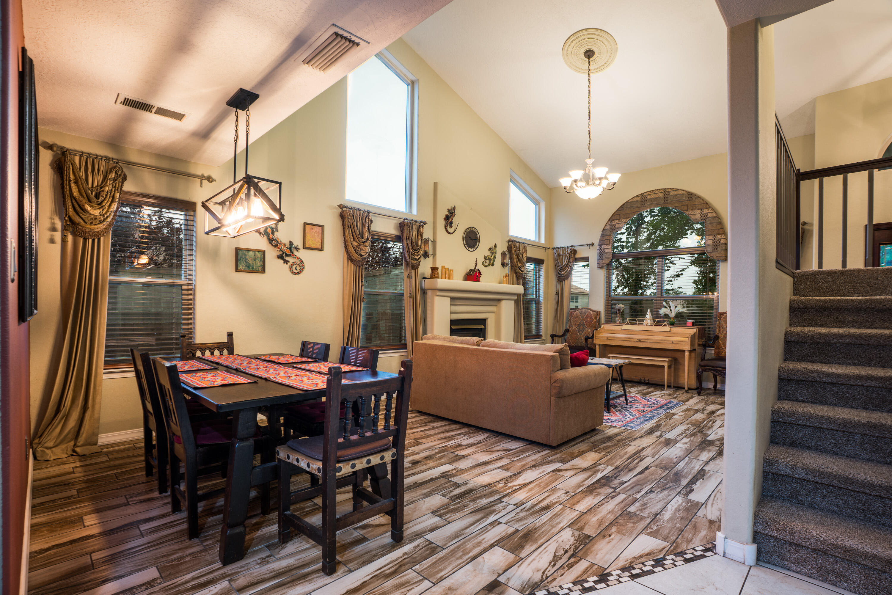 8400 MANUEL CIA Place NE