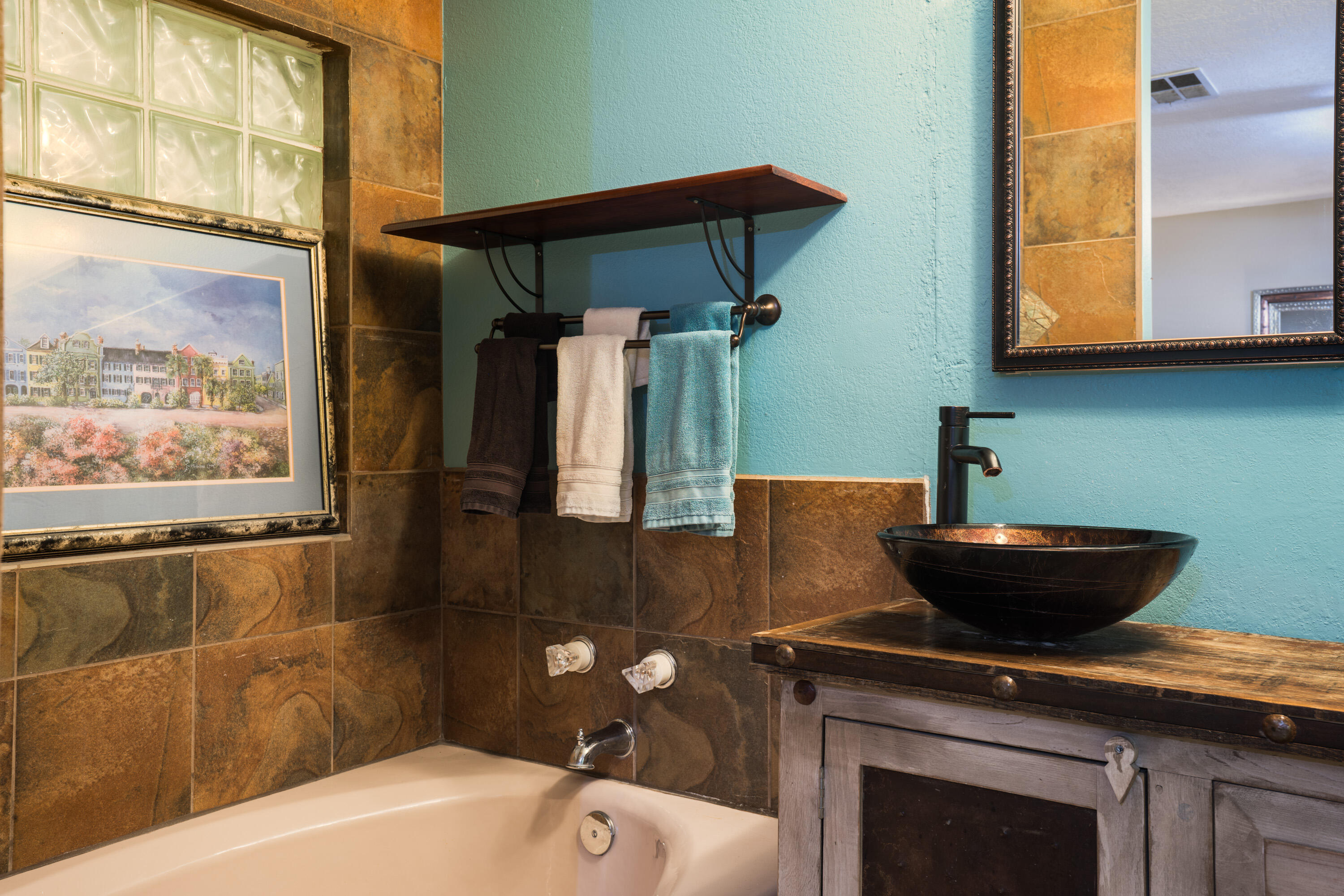 8400 MANUEL CIA Place NE