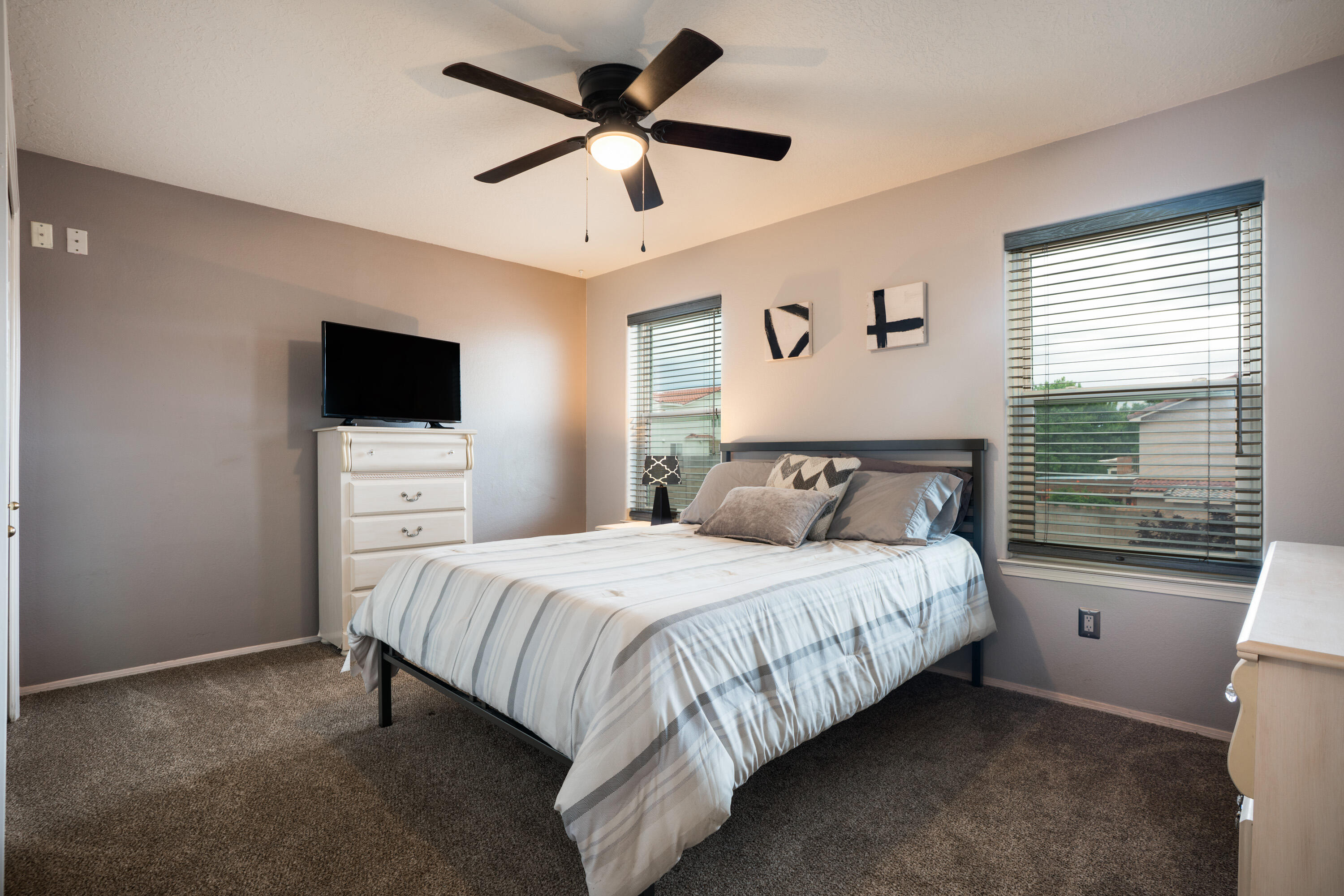 8400 MANUEL CIA Place NE