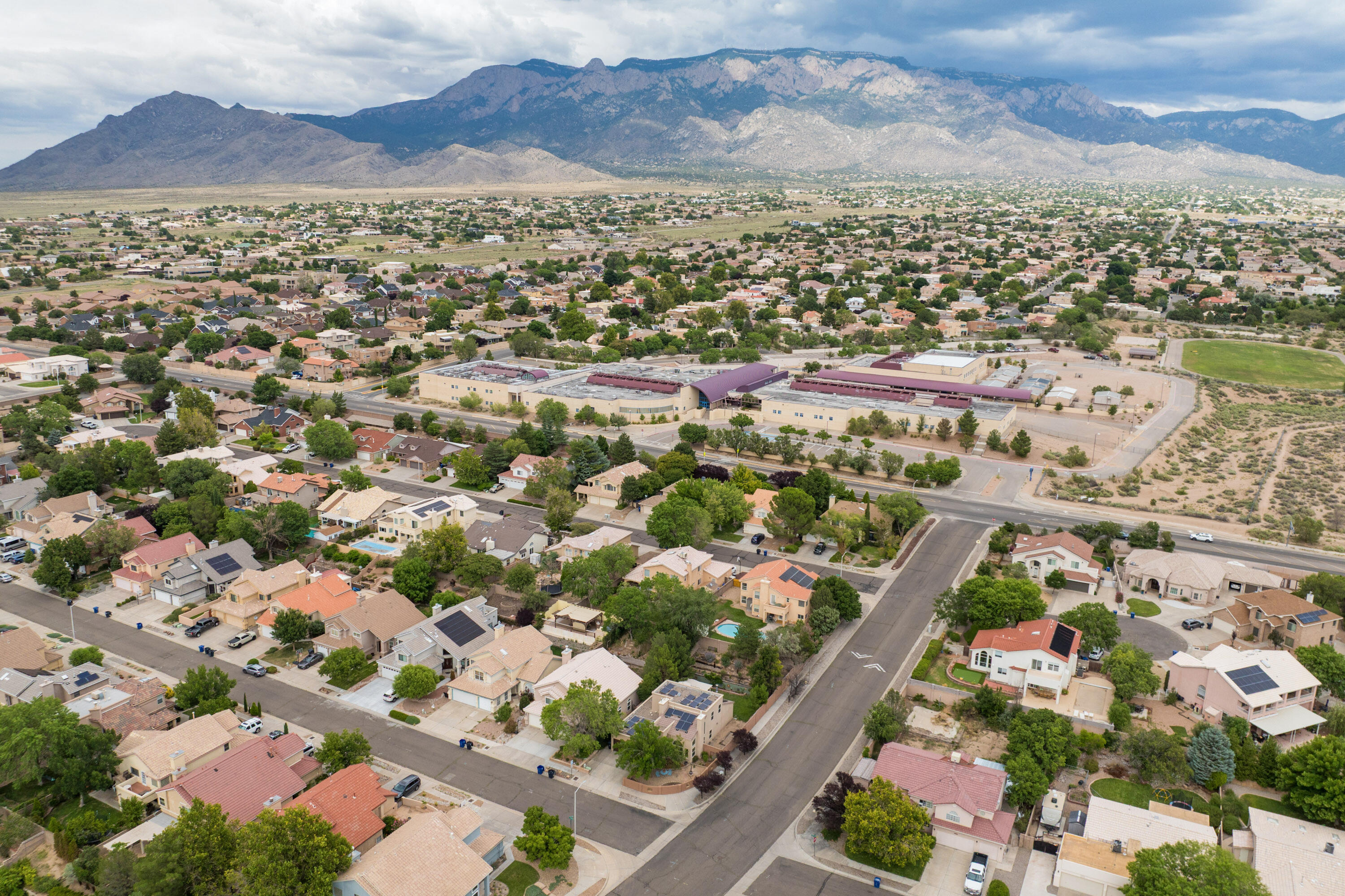 8400 MANUEL CIA Place NE