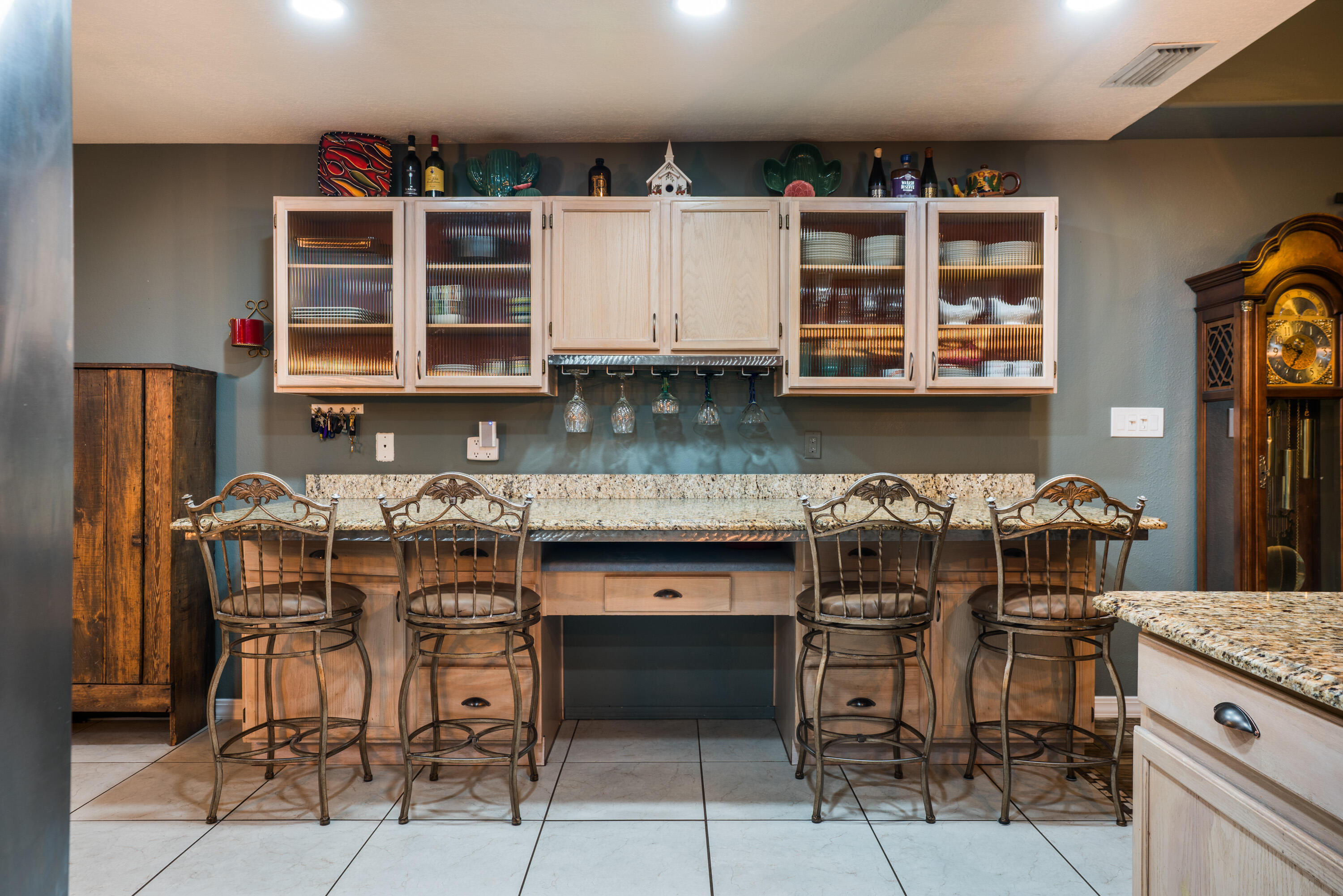 8400 MANUEL CIA Place NE