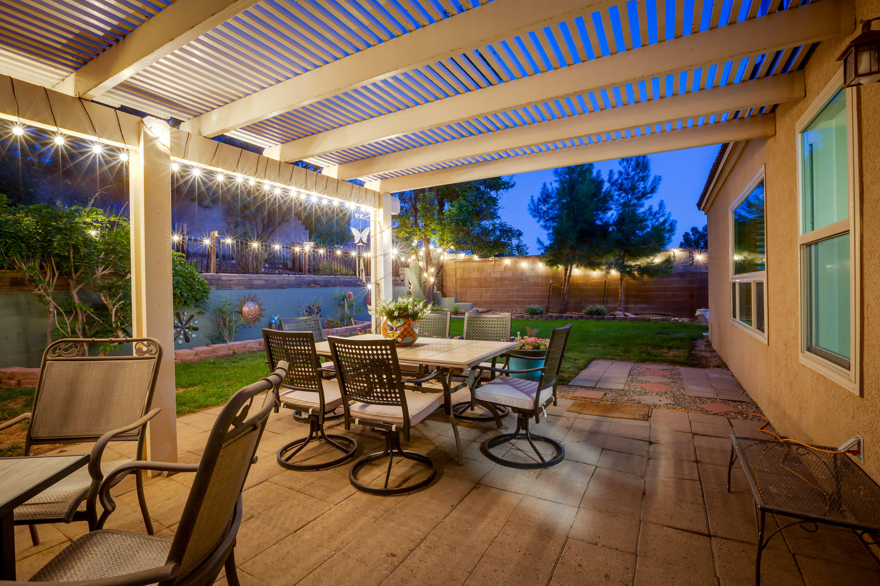 8400 MANUEL CIA Place NE