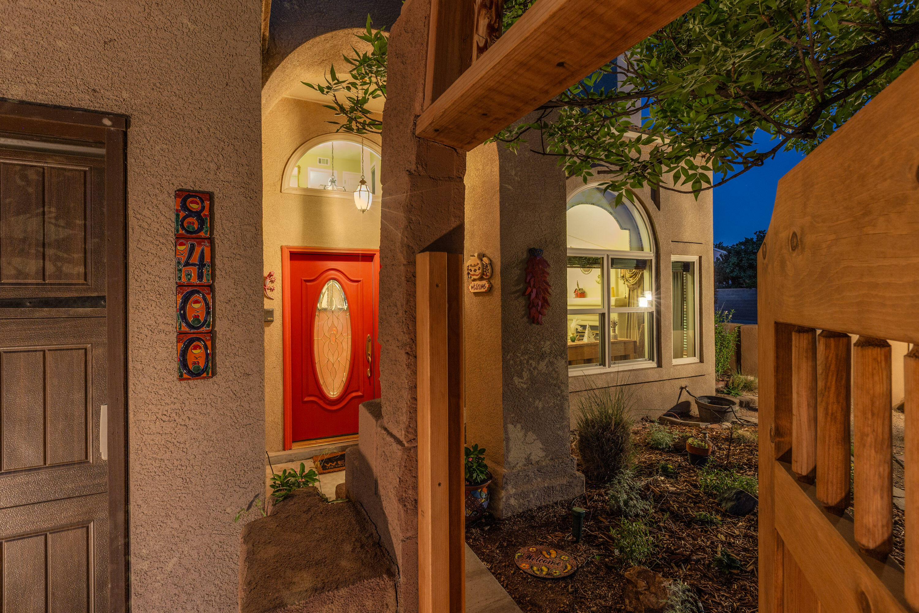 8400 MANUEL CIA Place NE