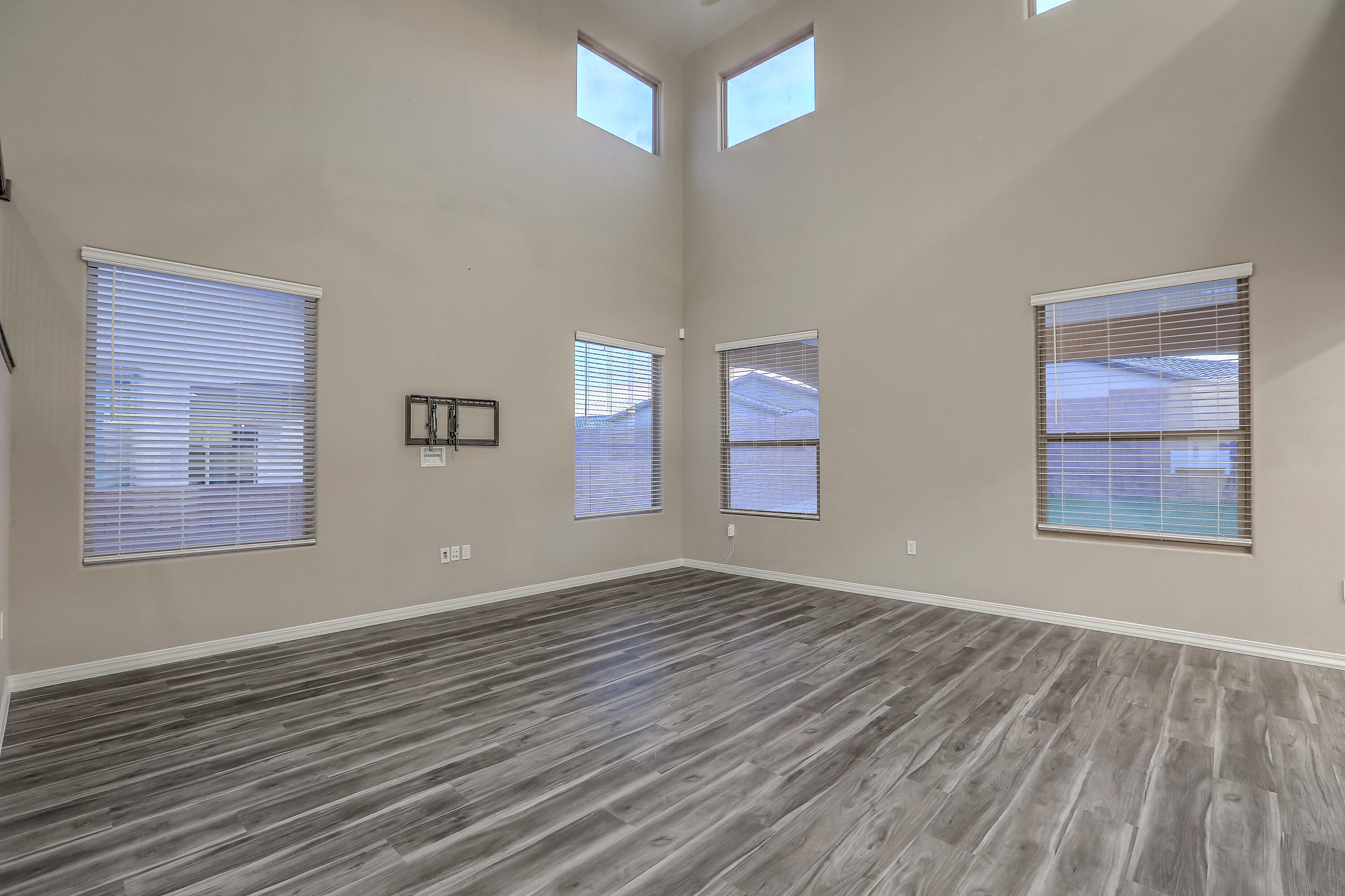 3915 McAdams Drive NE