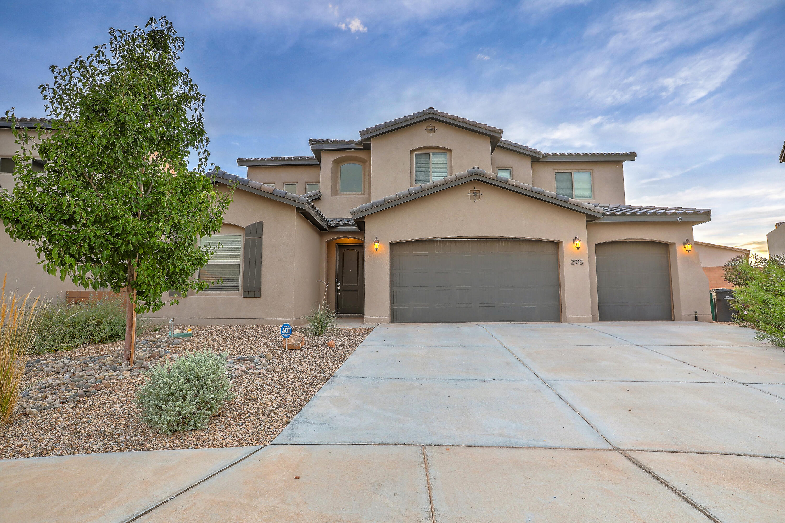 3915 McAdams Drive NE