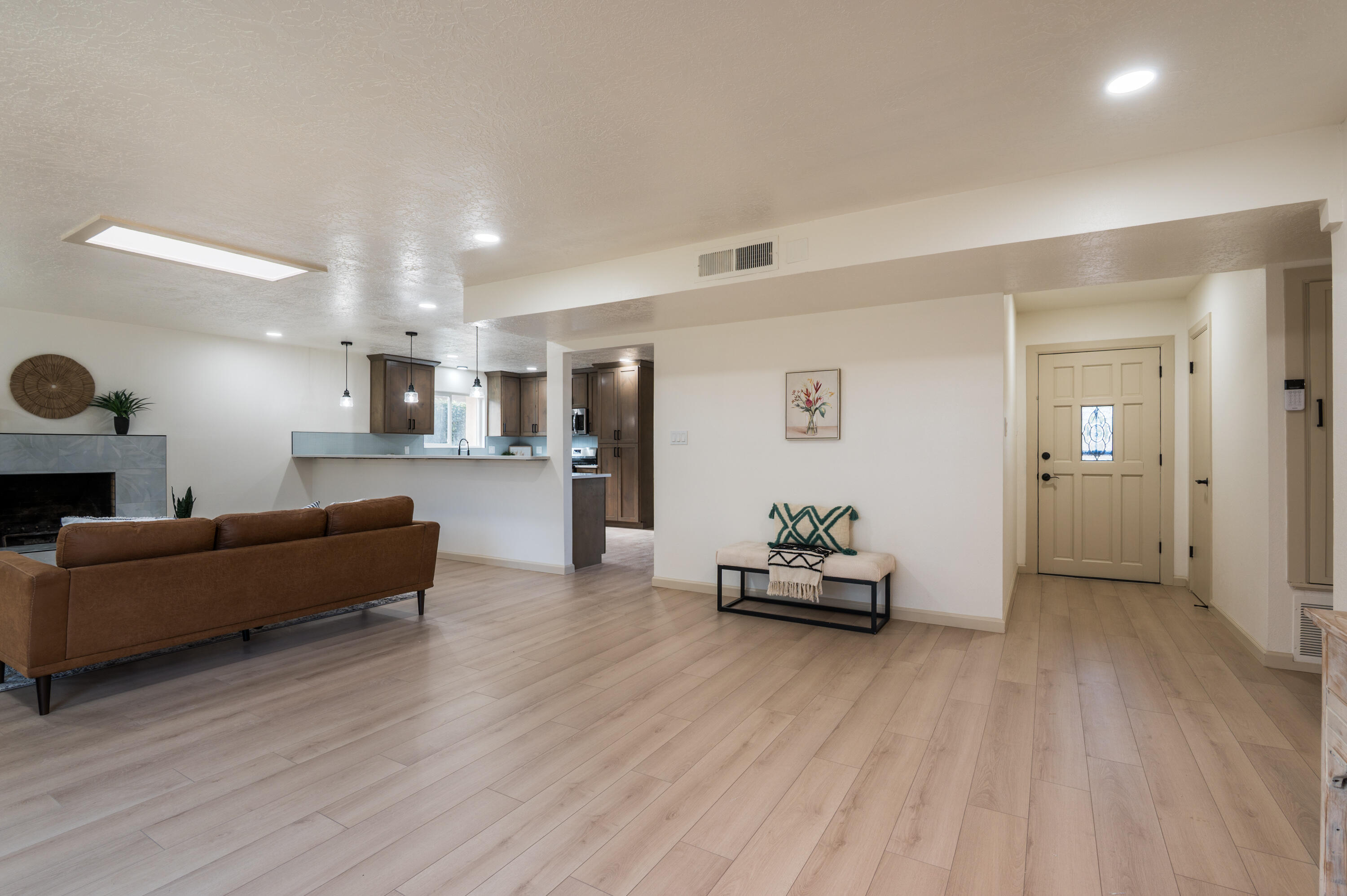 8601 BELLEHAVEN Place NE