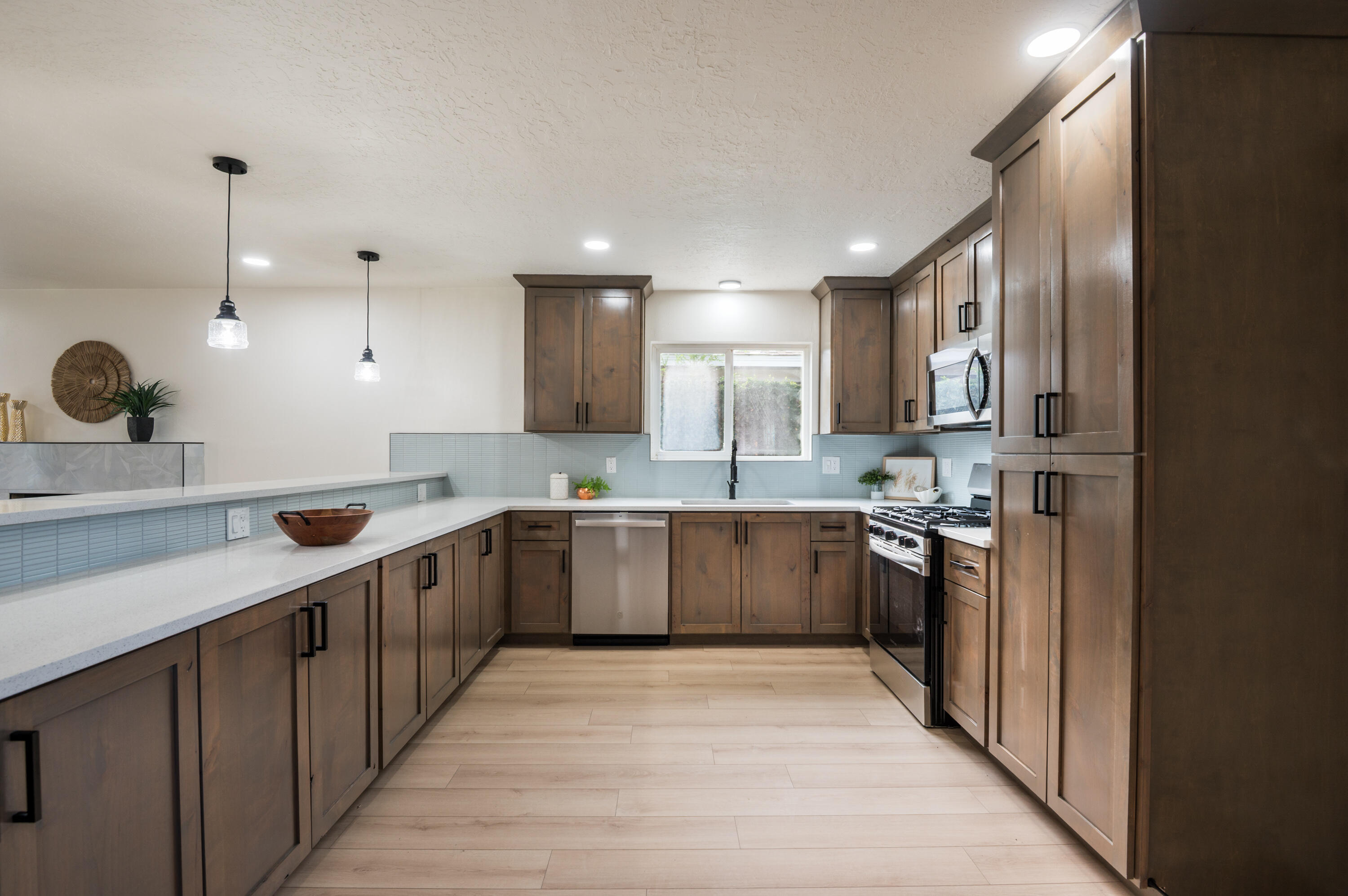 8601 BELLEHAVEN Place NE