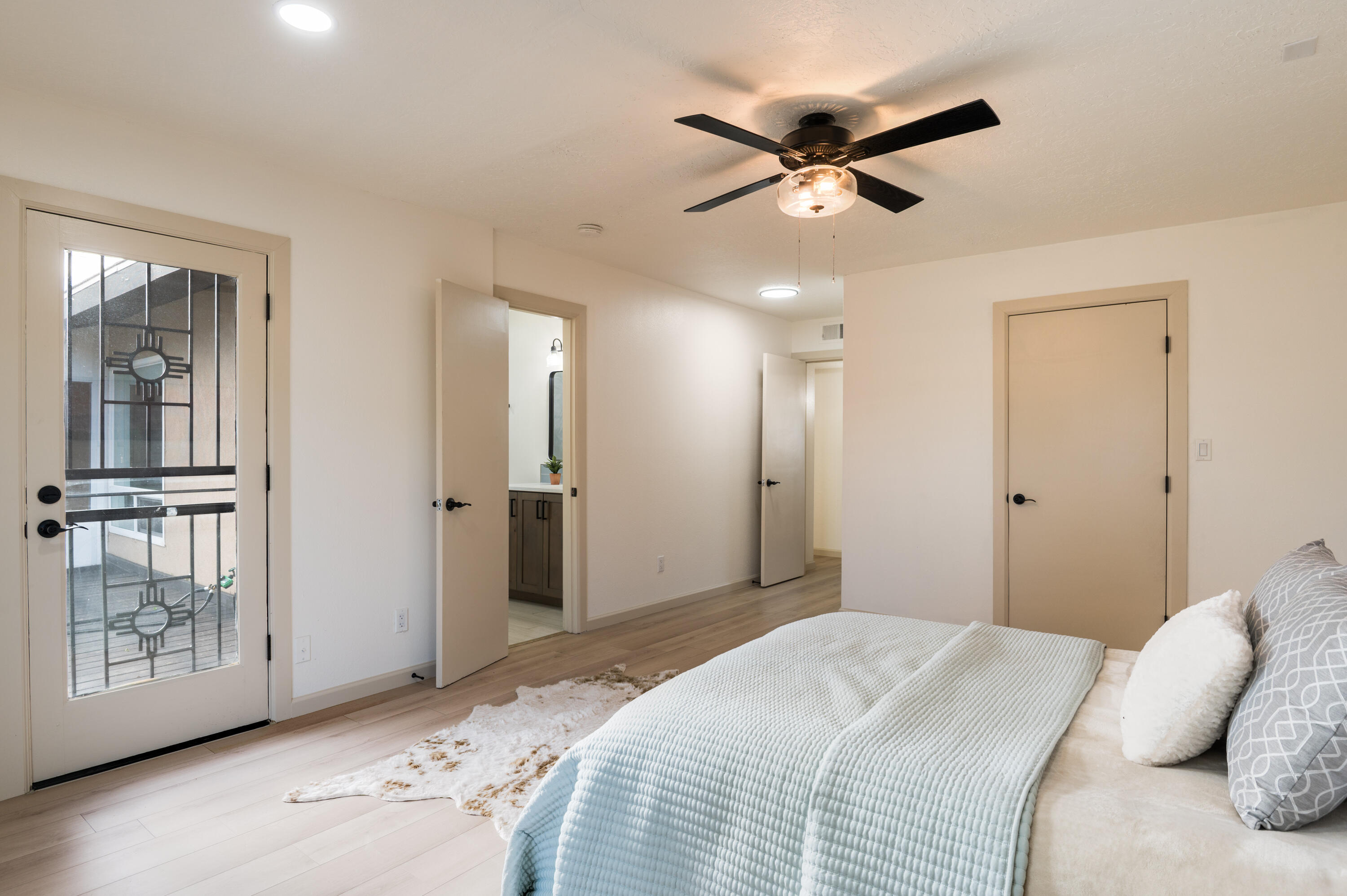 8601 BELLEHAVEN Place NE