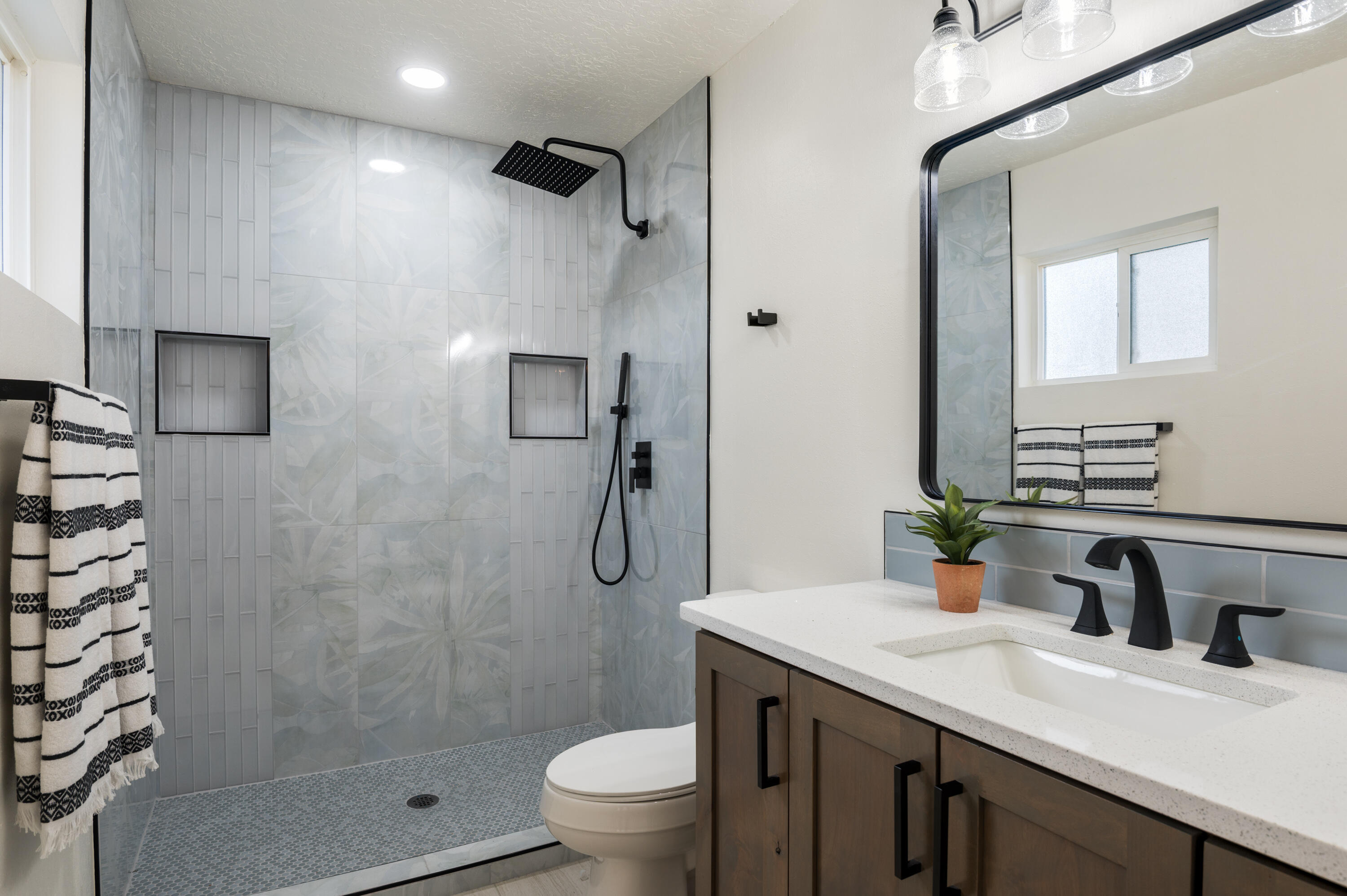 8601 BELLEHAVEN Place NE