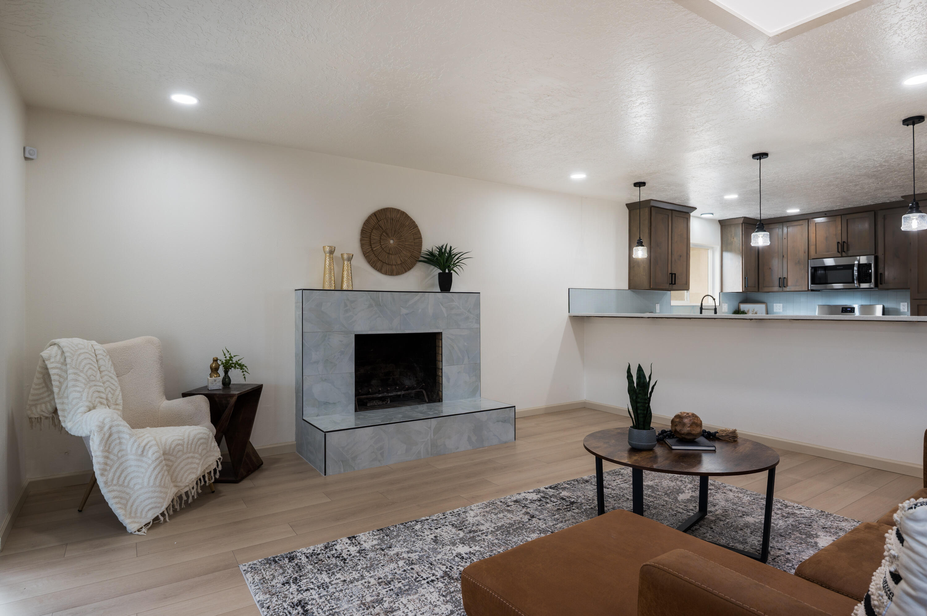 8601 BELLEHAVEN Place NE