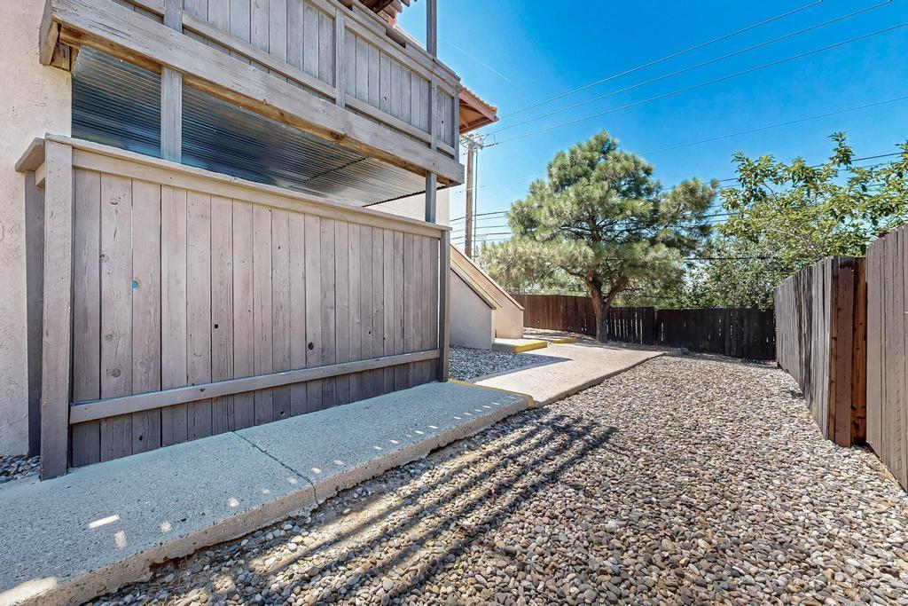 6093 MCKINNEY Drive NE