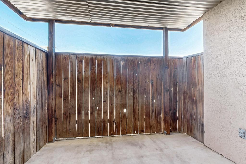 6093 MCKINNEY Drive NE