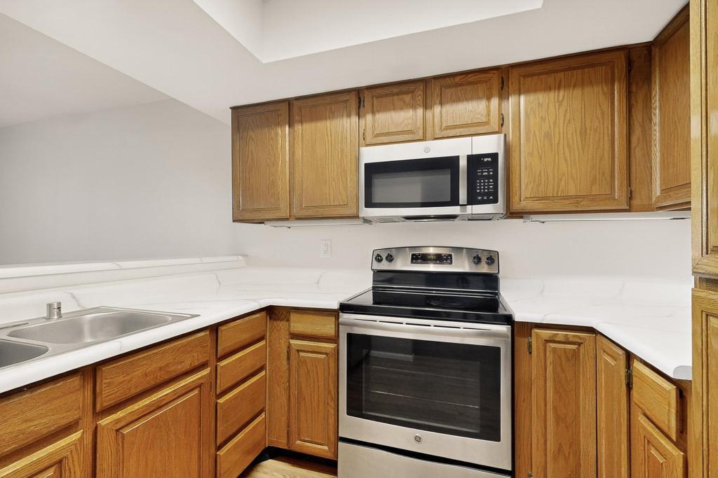 6093 MCKINNEY Drive NE