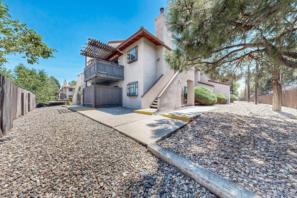 6093 MCKINNEY Drive NE