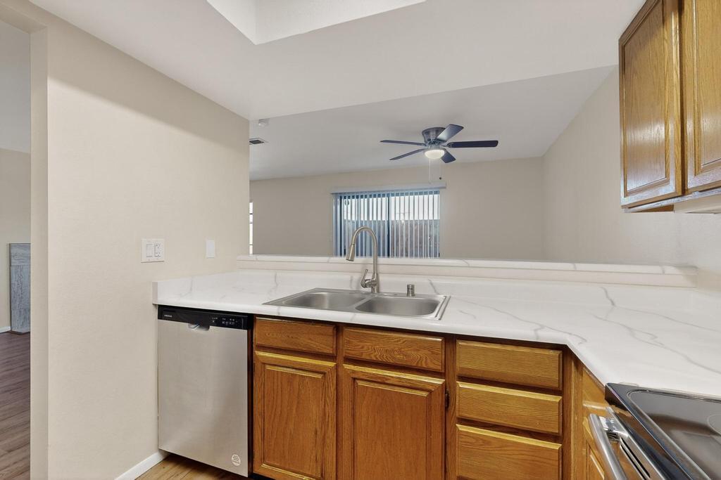 6093 MCKINNEY Drive NE