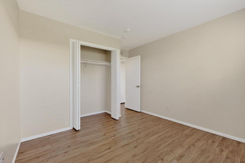 6093 MCKINNEY Drive NE