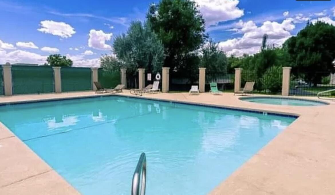 6093 MCKINNEY Drive NE