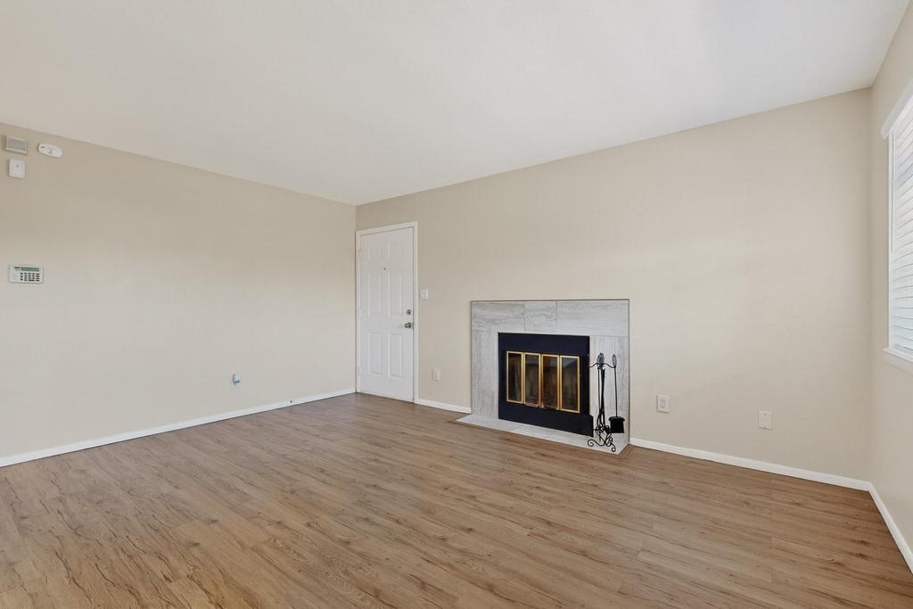 6093 MCKINNEY Drive NE