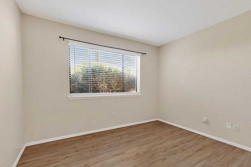 6093 MCKINNEY Drive NE