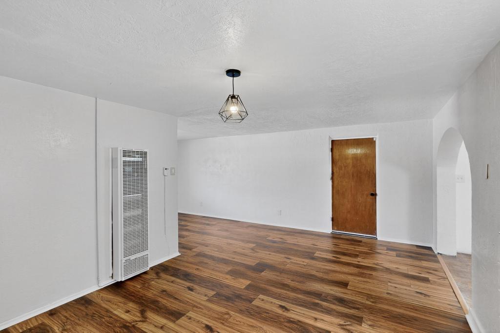 3409 VALENCIA Drive NE