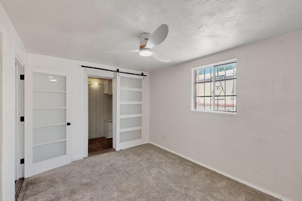 3409 VALENCIA Drive NE