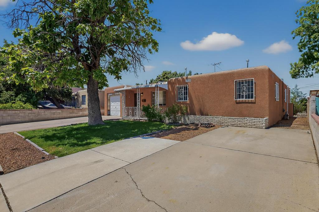 3409 VALENCIA Drive NE