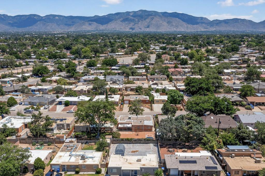 3409 VALENCIA Drive NE