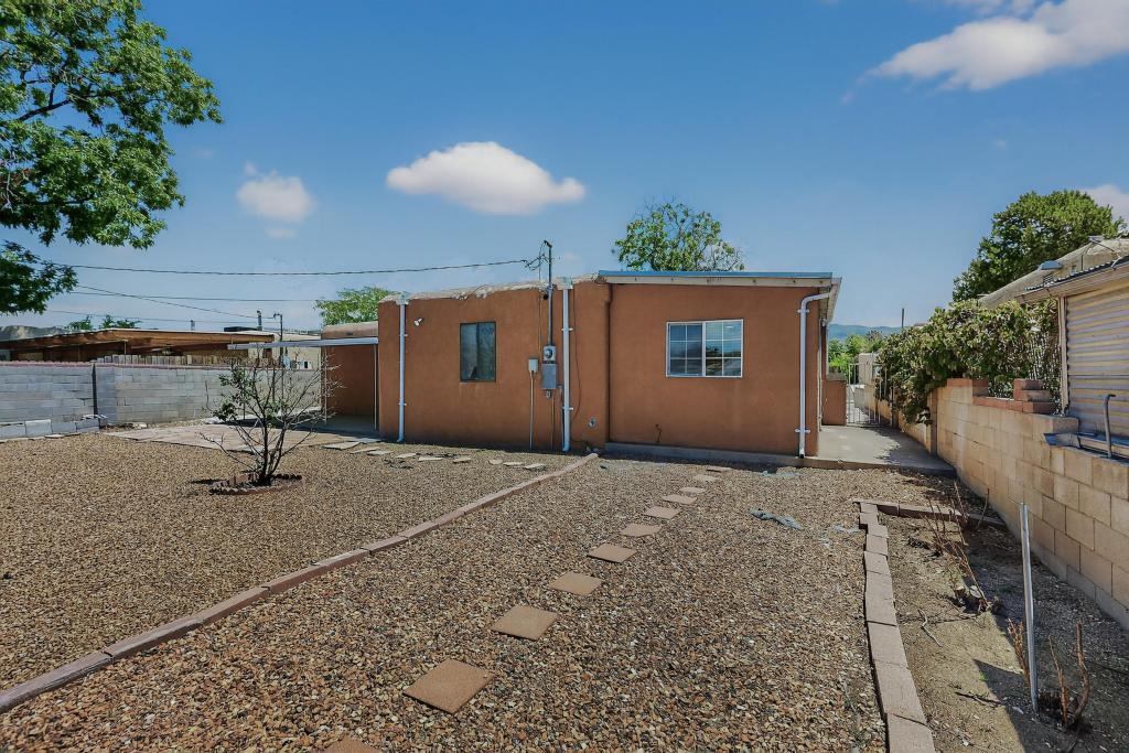 3409 VALENCIA Drive NE