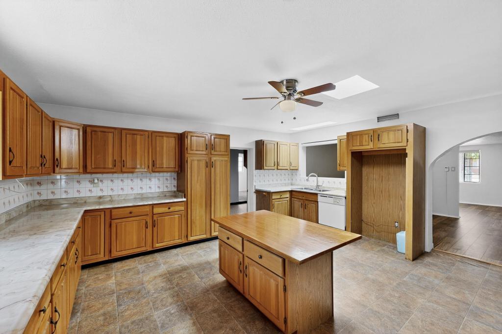 3409 VALENCIA Drive NE