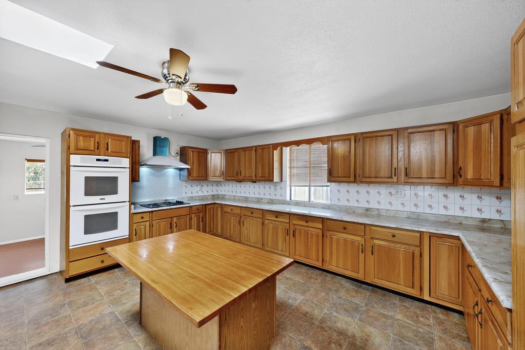 3409 VALENCIA Drive NE