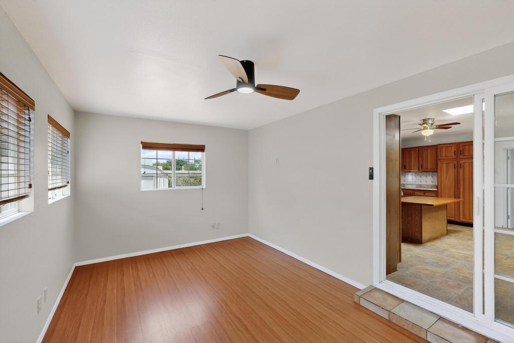 3409 VALENCIA Drive NE