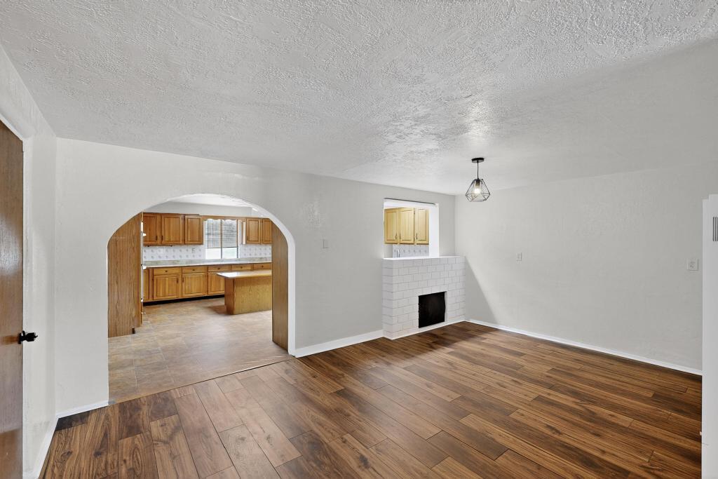 3409 VALENCIA Drive NE