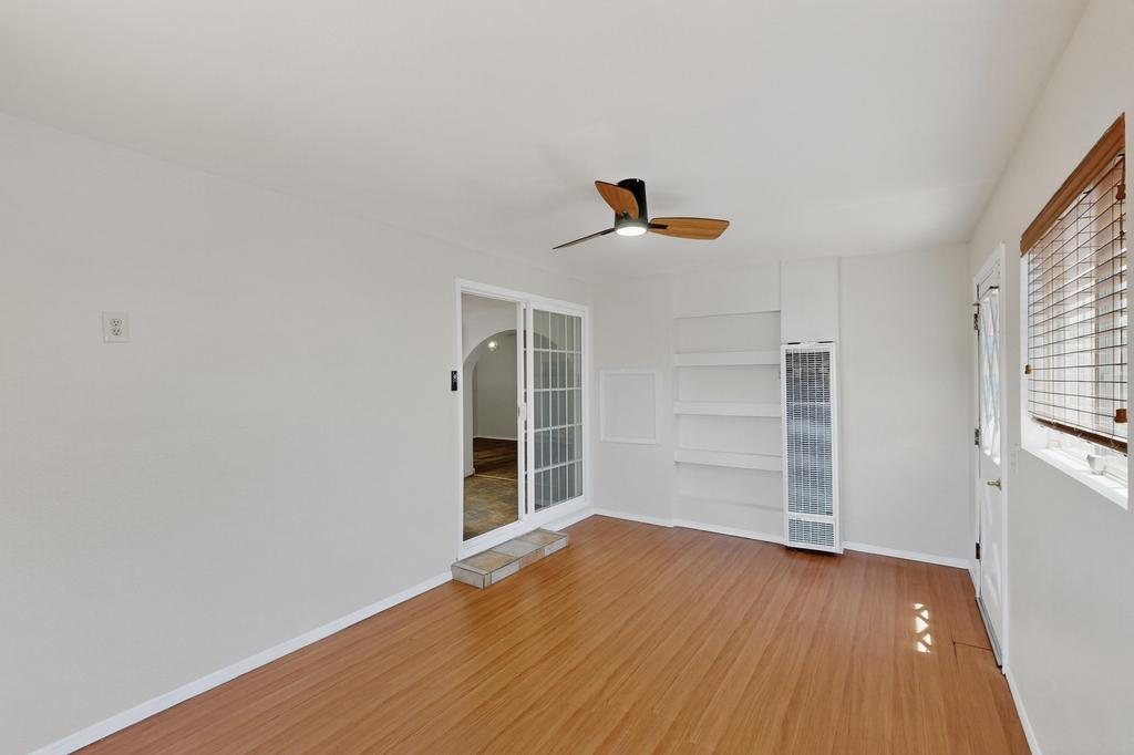 3409 VALENCIA Drive NE