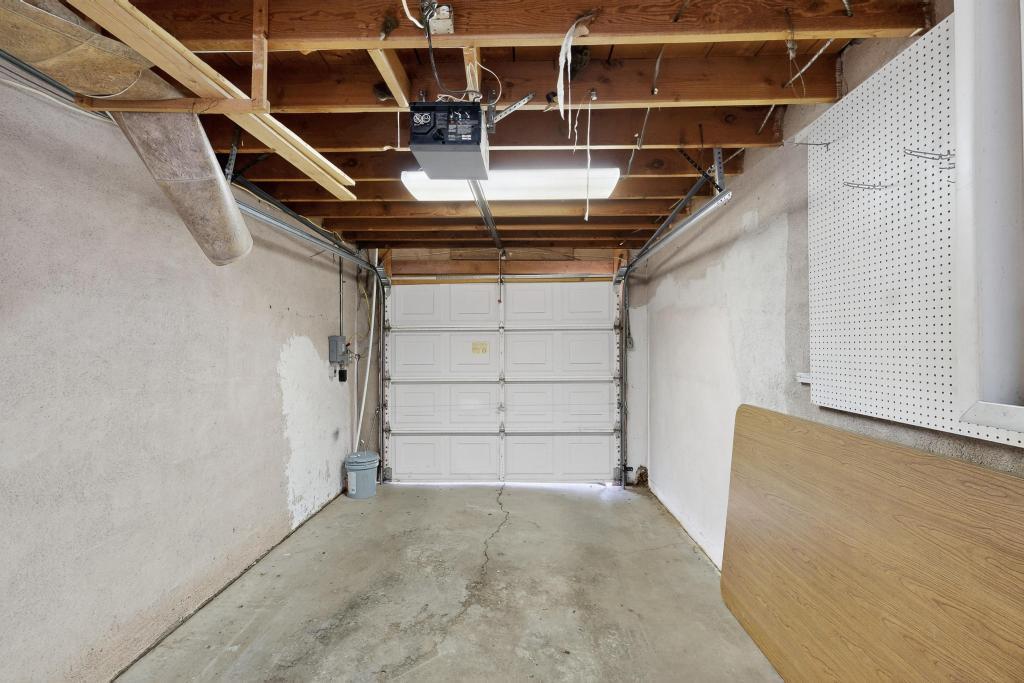 3409 VALENCIA Drive NE