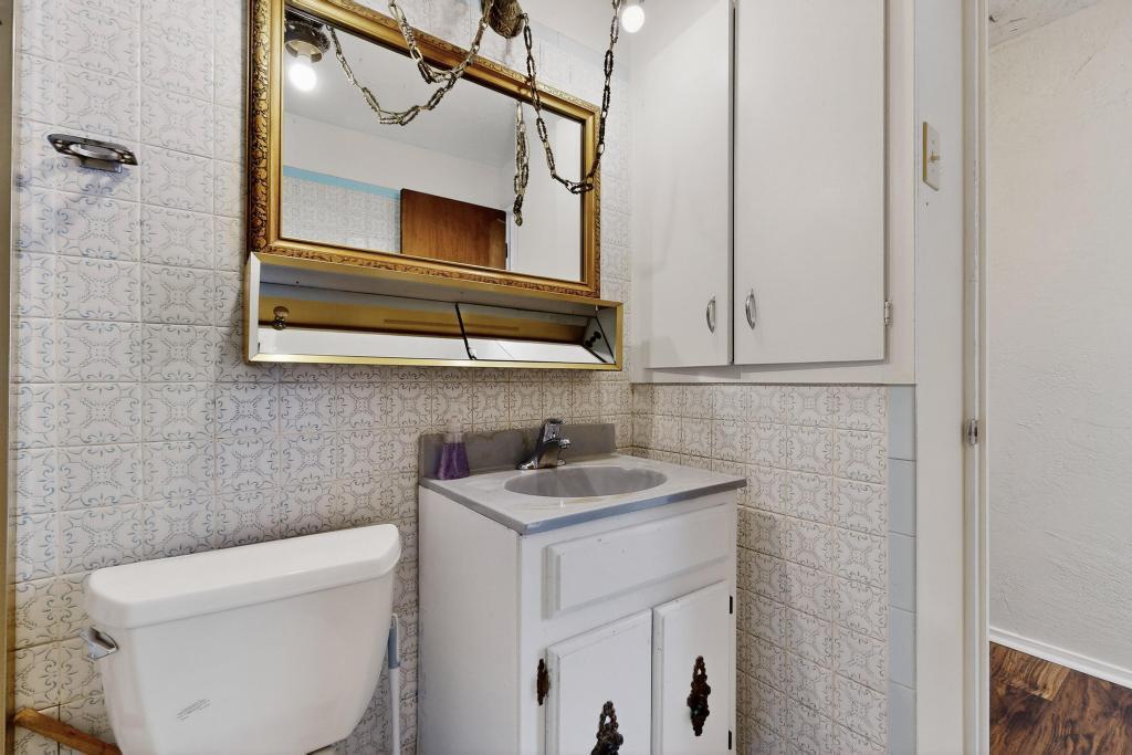 3409 VALENCIA Drive NE