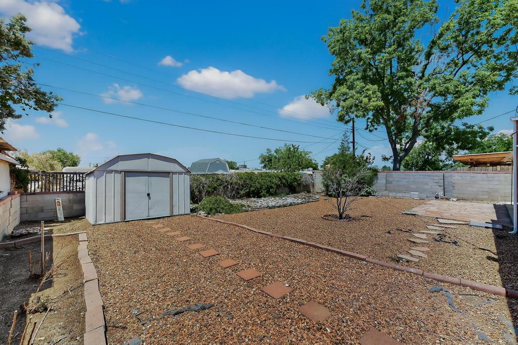 3409 VALENCIA Drive NE