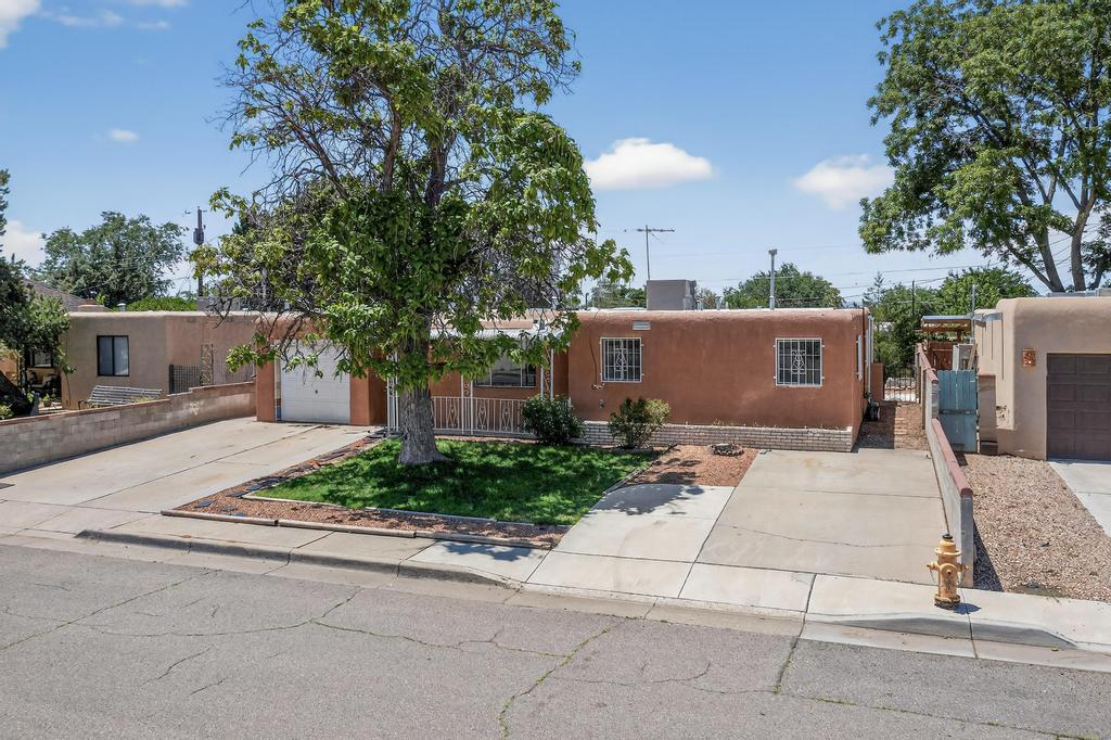 3409 VALENCIA Drive NE